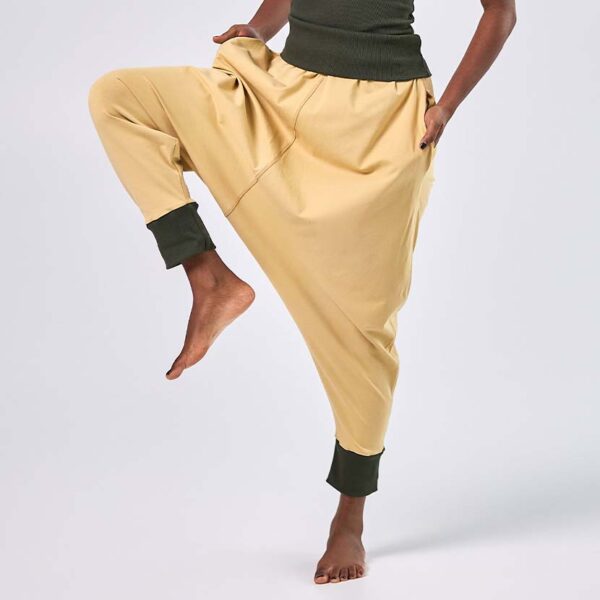 Bestel hier uw Samarali Kledingset Yoga - BH en Legging - Coral - L, yoga  kleding dames, yoga legging hoge taille, yoga bh, yoga outfit, duurzaam, katoenrijk